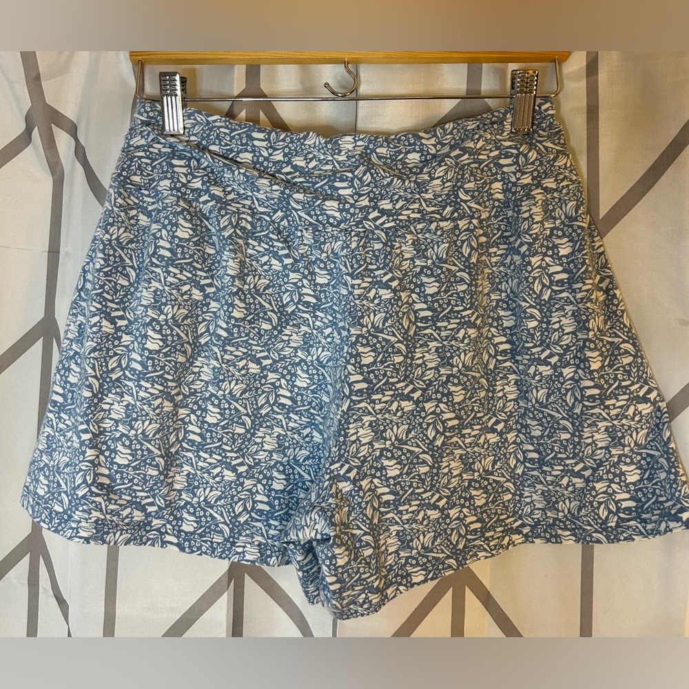 Toad&Co Blue and White Patterned Women's Shorts - Picture 3 of 3